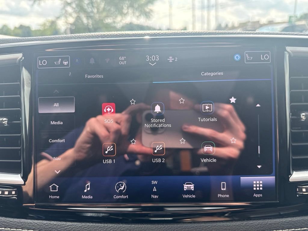 Used 2025 Chrysler Pacifica Limited FWD image 54