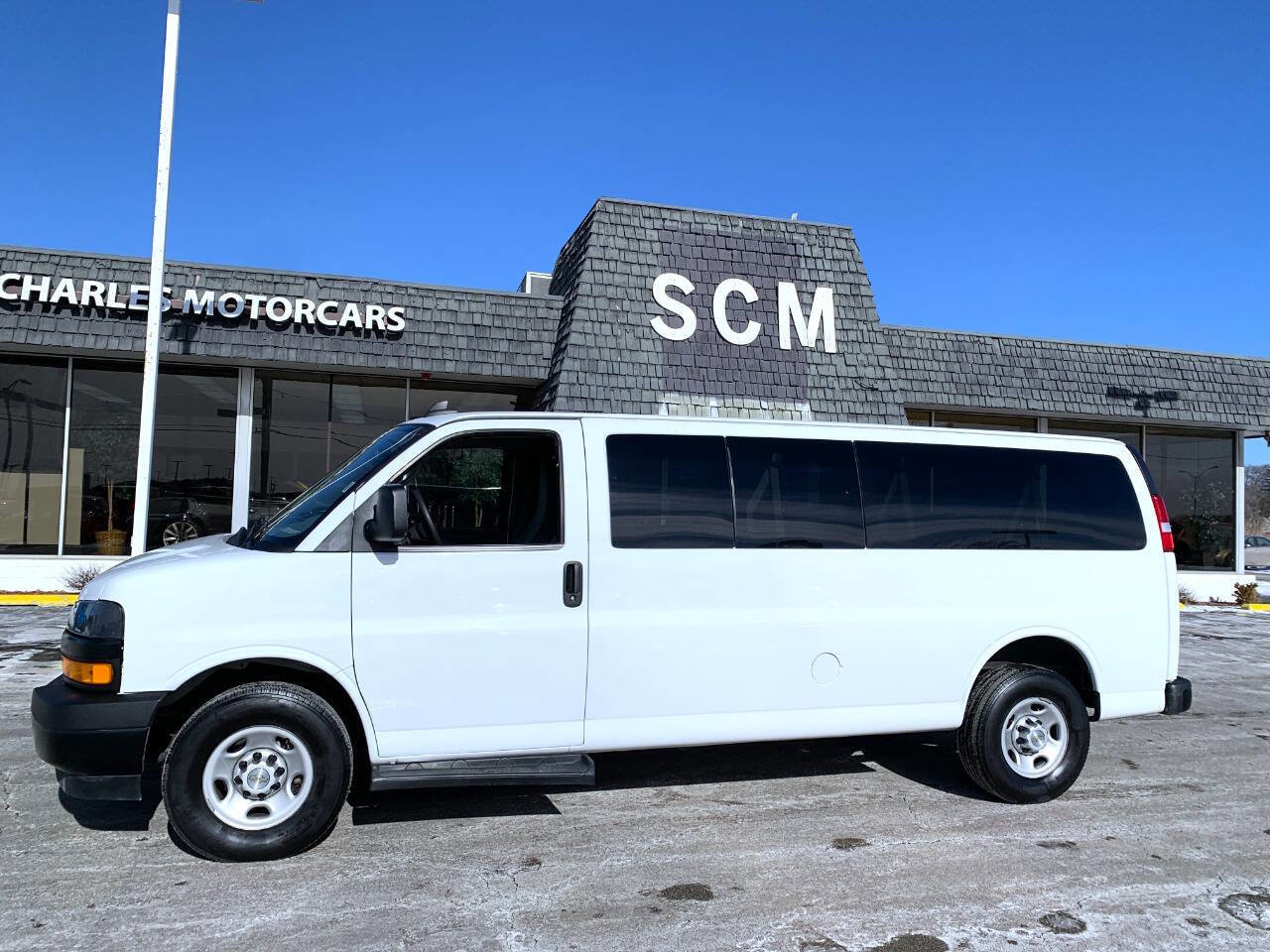 Used 2023 Chevrolet Express 3500 LS RWD image 2