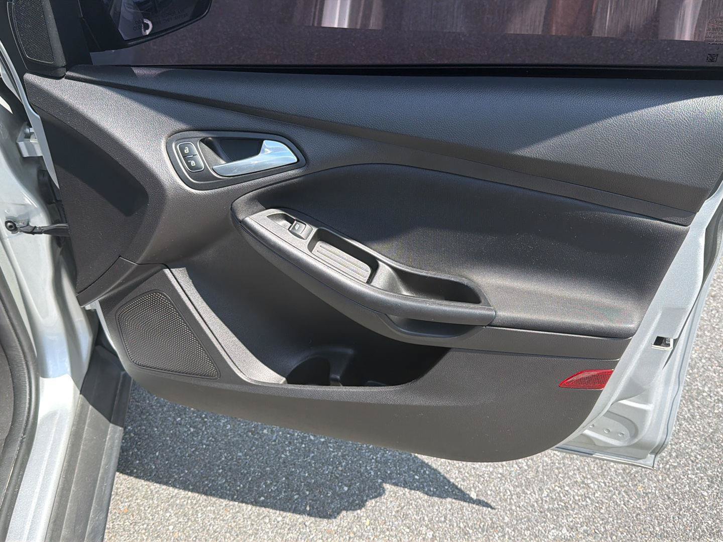 Used 2018 Ford Focus SE FWD image 17