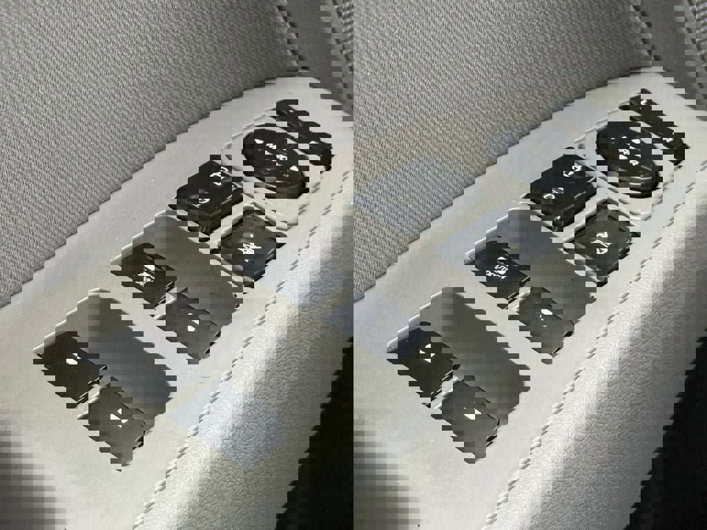 Used 2020 Hyundai Elantra SEL image 17