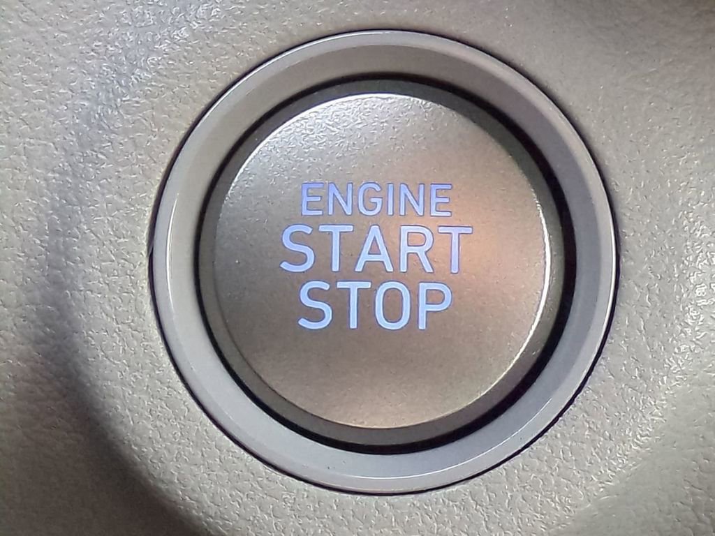 Certified 2025 Hyundai Venue SEL image 27