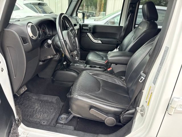 Used 2018 Jeep Wrangler Unlimited Sahara w/ Connectivity Group AWD/4WD image 12