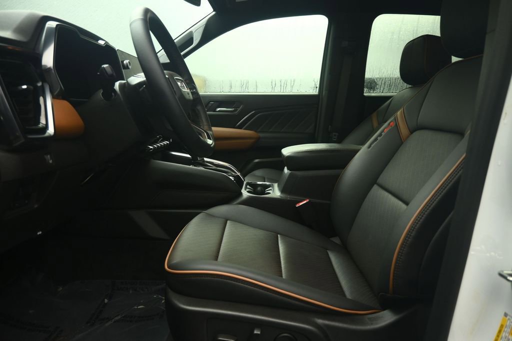 Used 2025 GMC Canyon AT4 w/ Technology Plus Package AWD/4WD image 36