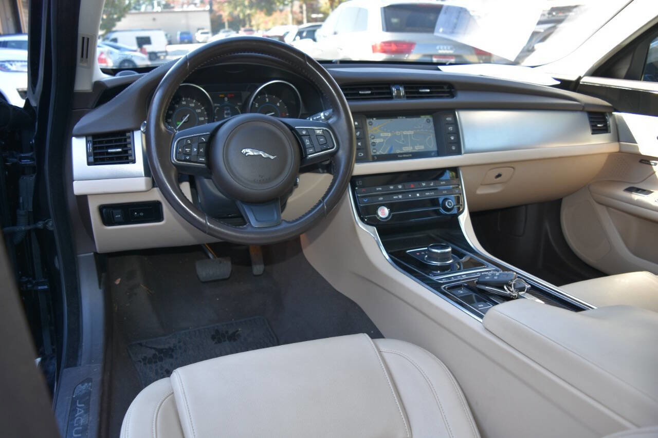 Used 2017 Jaguar XF Premium image 54