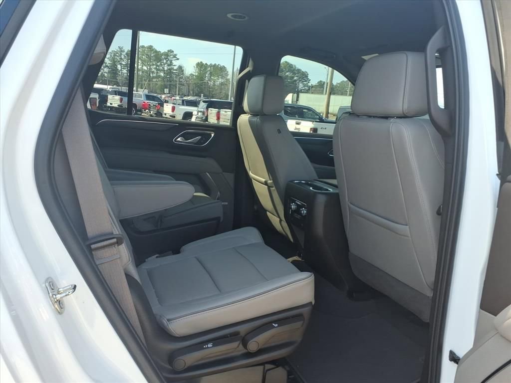 Used 2024 GMC Yukon SLT image 12