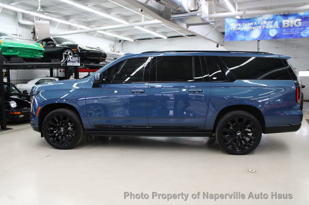 Used 2025 Cadillac Escalade ESV Sport Platinum w/ LPO, ONYX Package image 4