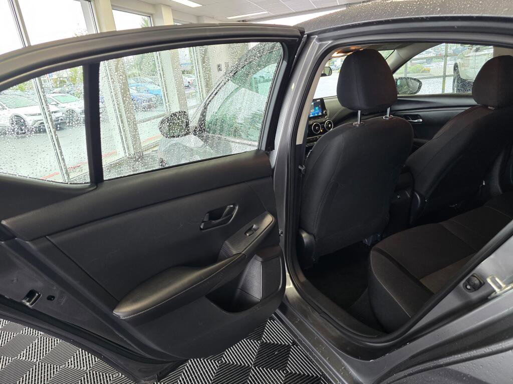 Used 2024 Nissan Sentra SV FWD image 35