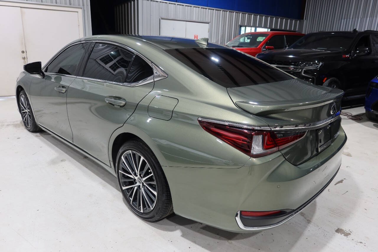 Used 2025 Lexus ES 300h w/ Premium Package FWD image 3