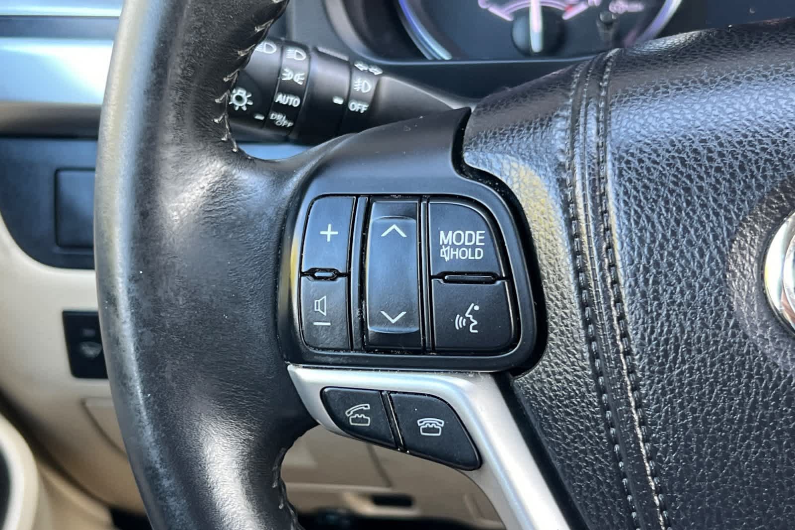 Used 2014 Toyota Highlander XLE FWD image 28