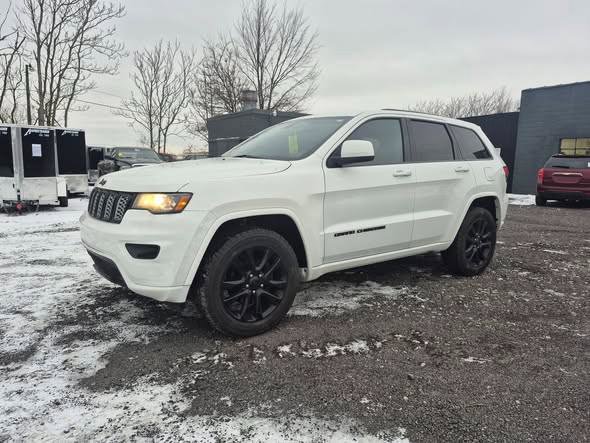 Used 2018 Jeep Grand Cherokee Altitude image 2