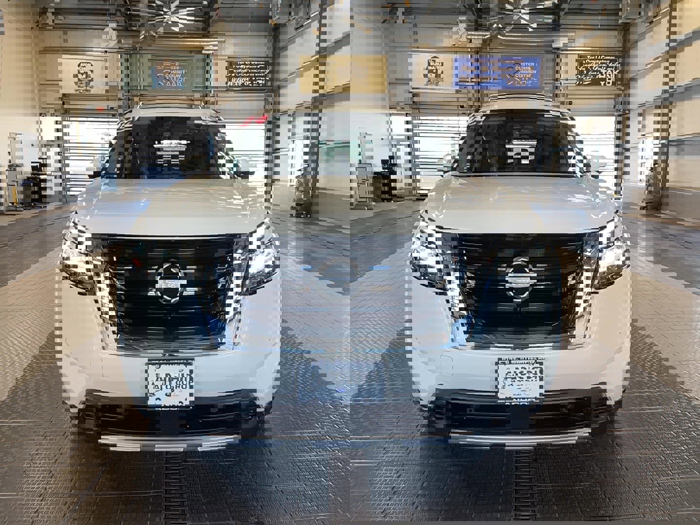 Used 2024 Nissan Pathfinder SL w/ SL Premium Package AWD/4WD image 2