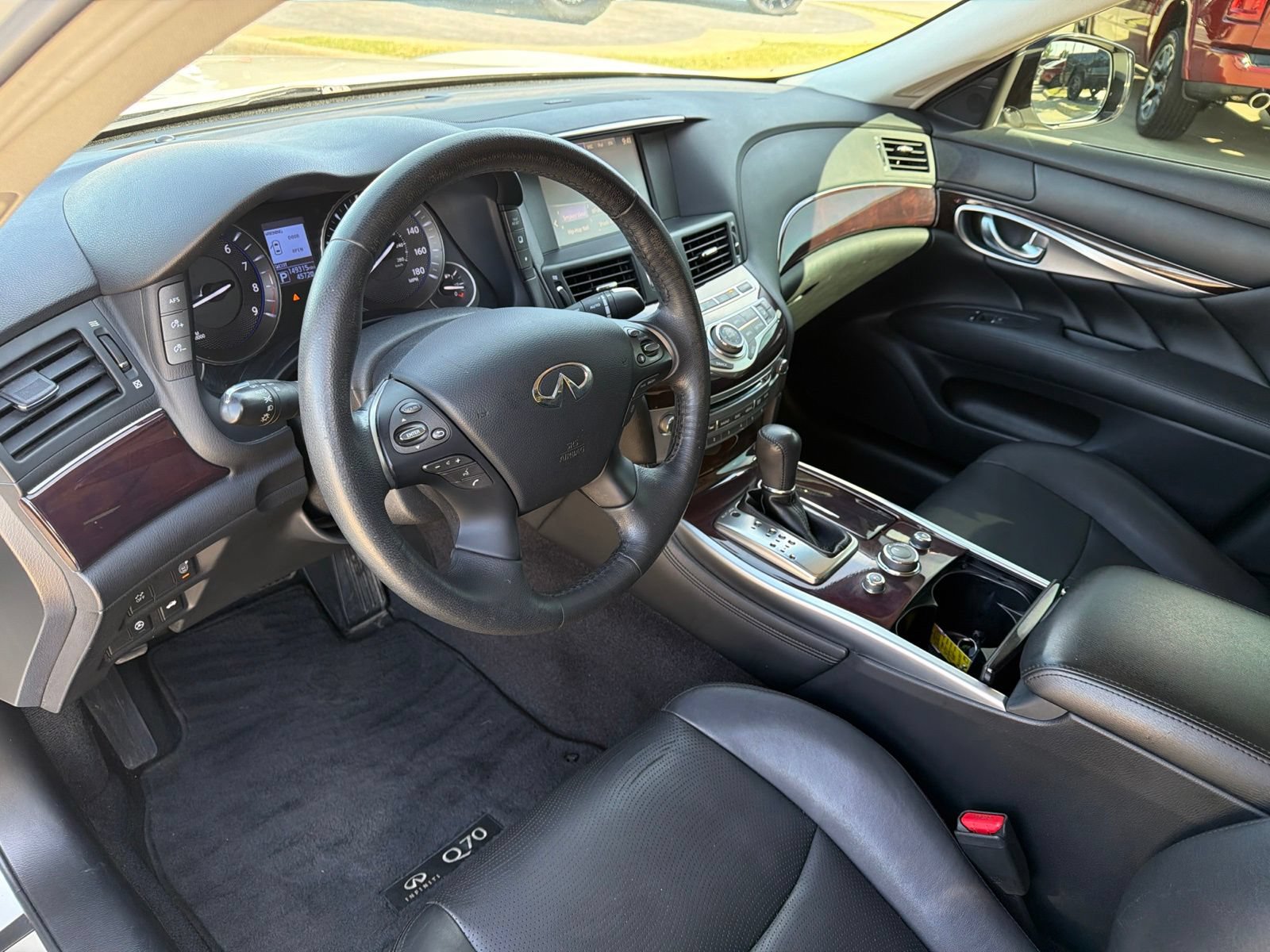 Used 2019 INFINITI Q70 Luxe w/ Proactive Package RWD image 10