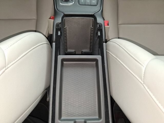 Used 2023 Cadillac XT4 Luxury w/ Cold Weather Package FWD image 34