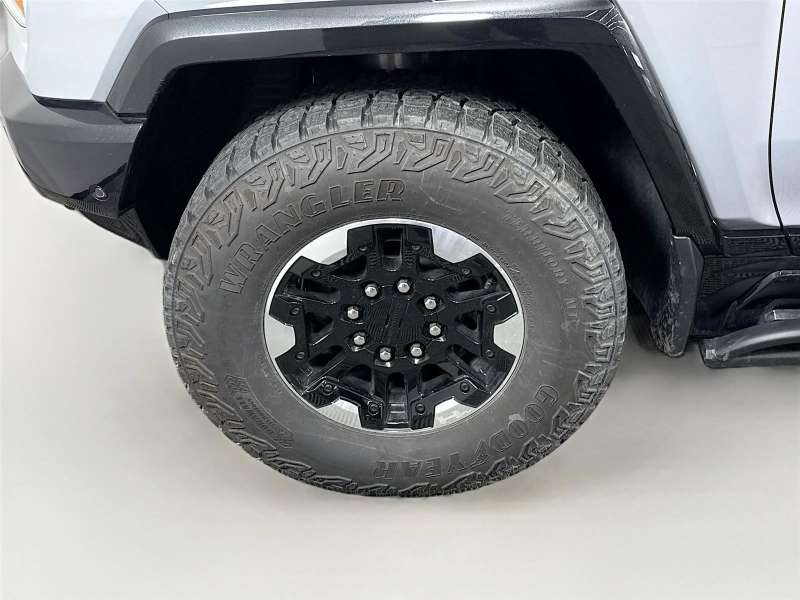 Used 2024 GMC Hummer EV 2X w/ Extreme Off-Road Package image 24