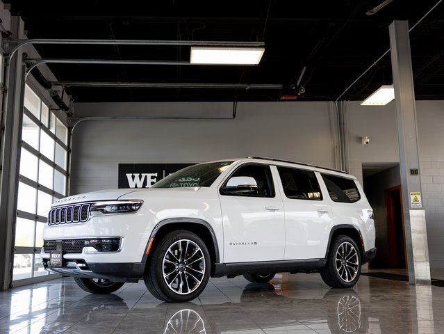 Used 2022 Jeep Wagoneer Series III w/ Premium Group I image 2