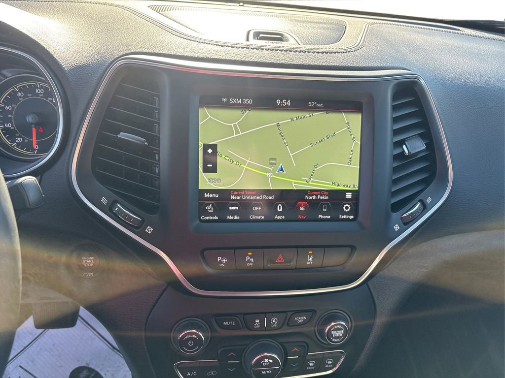 Used 2023 Jeep Cherokee Altitude Lux image 25