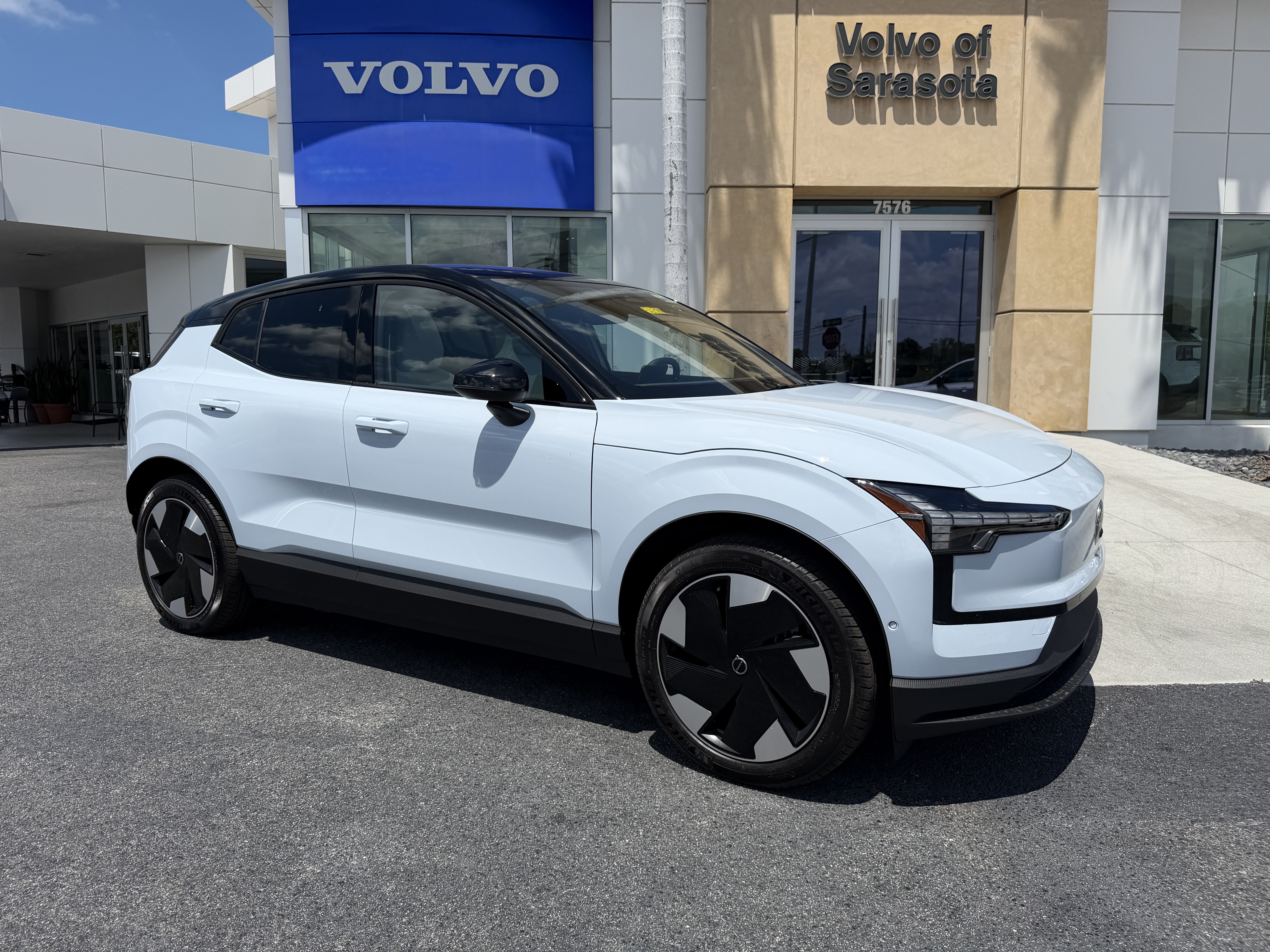 New 2026 Volvo EX30 Ultra w/ Climate Package