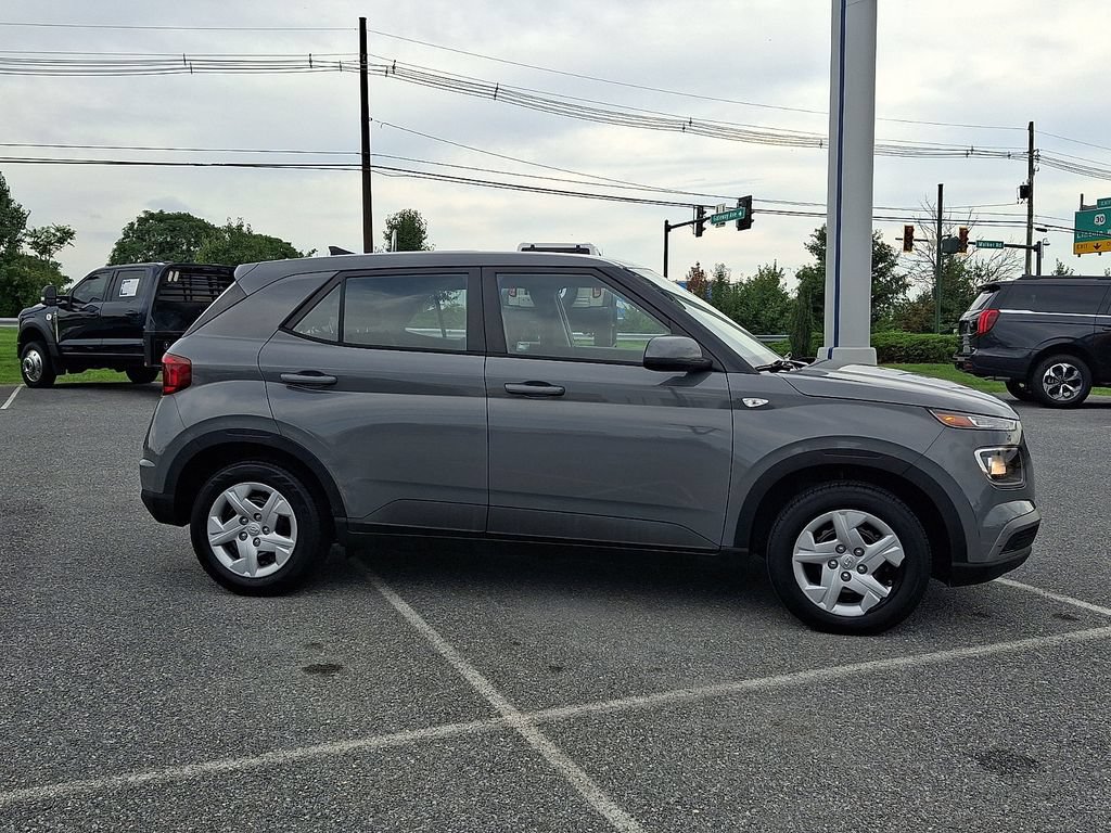 Used 2020 Hyundai Venue SE FWD image 7