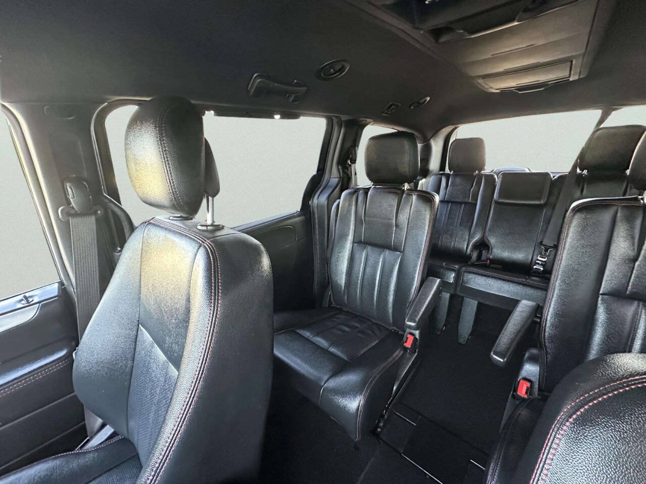 Used 2017 Dodge Grand Caravan GT FWD image 32