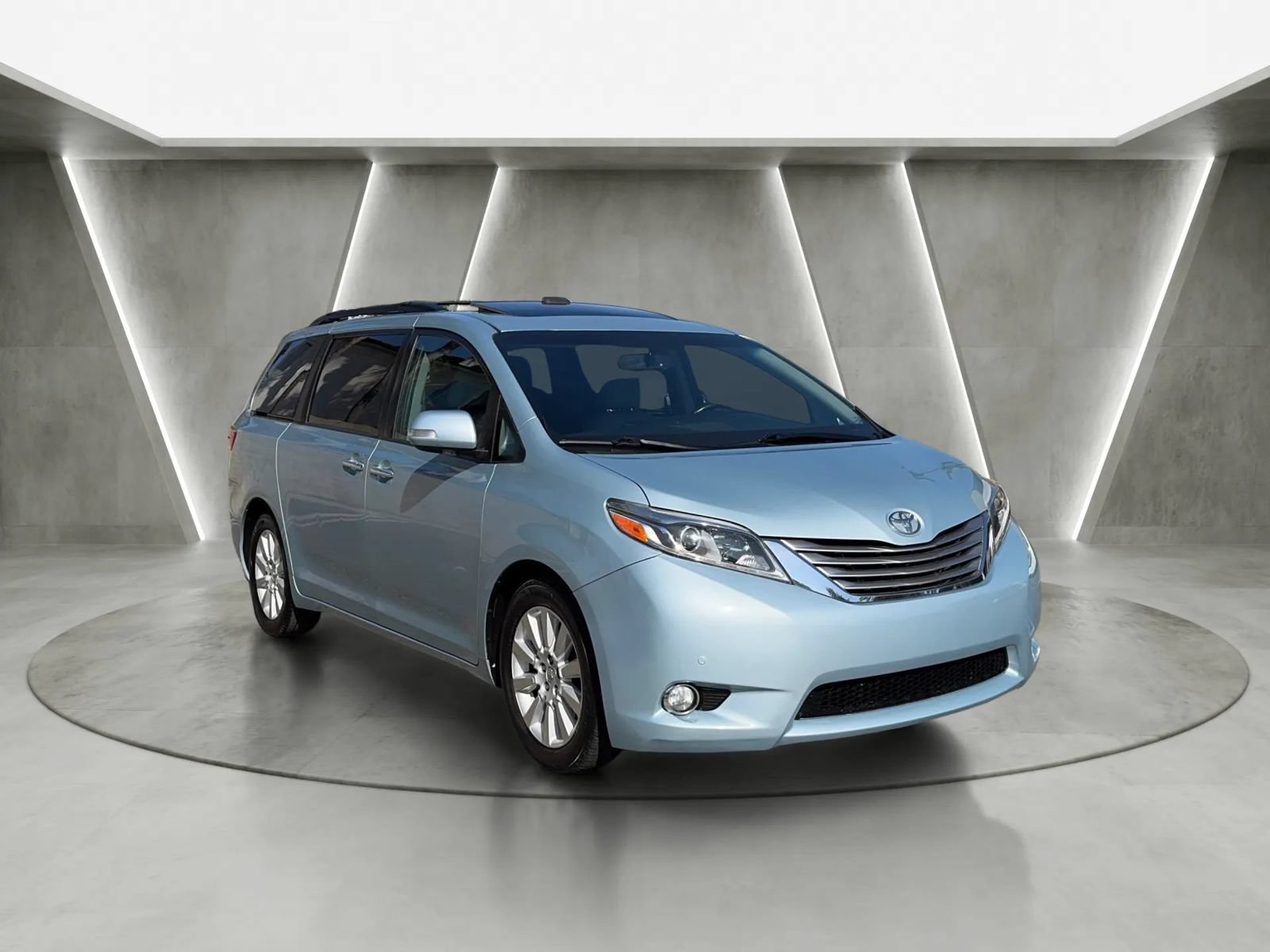 Used 2015 Toyota Sienna Limited FWD image 1