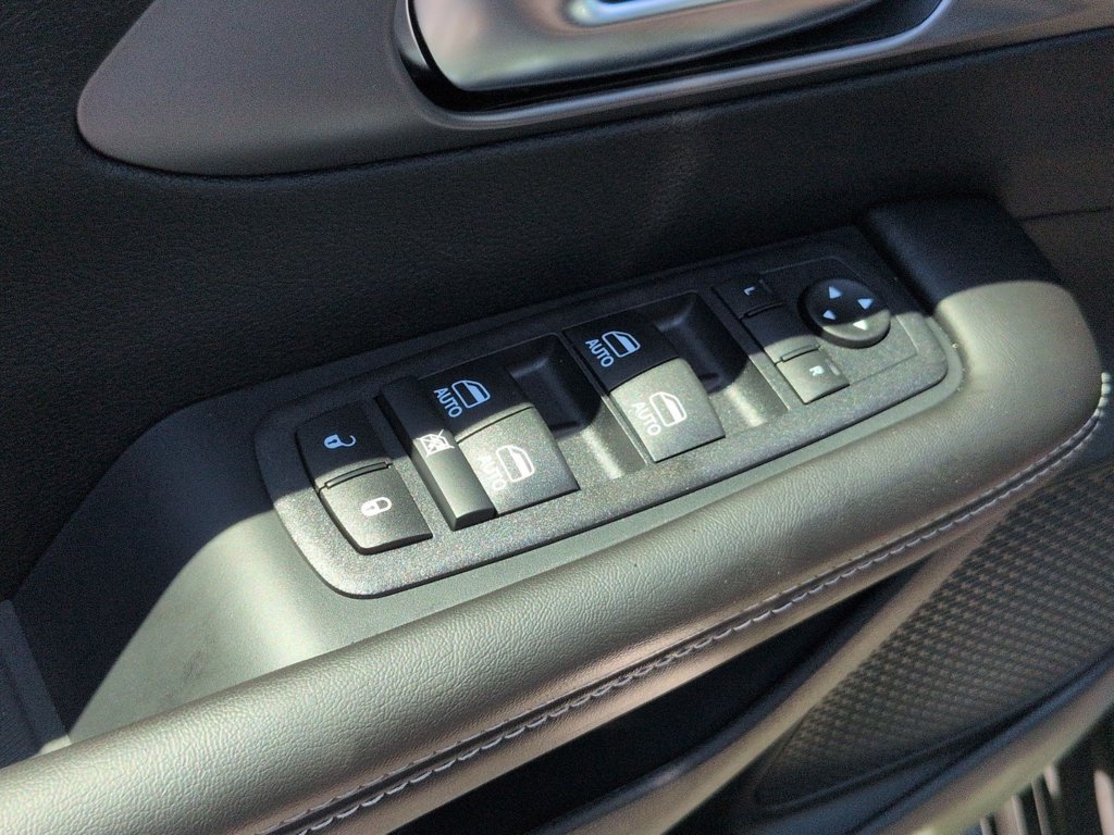 New 2027 Chrysler Pacifica Select FWD image 12