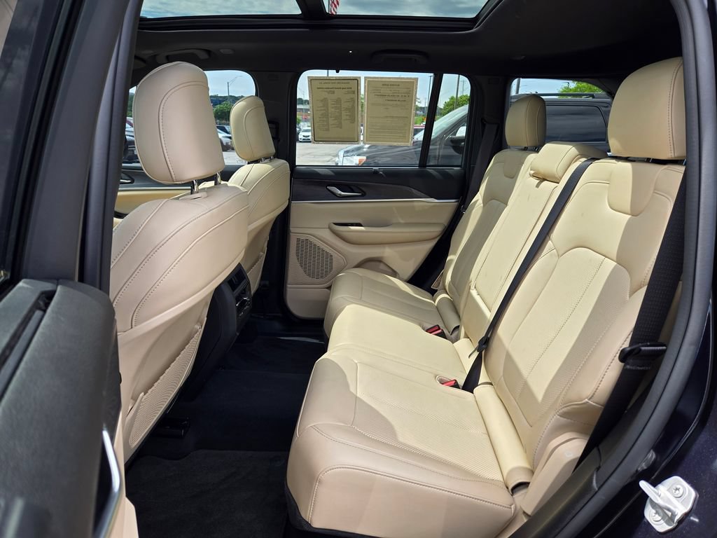 Used 2024 Jeep Grand Cherokee Limited w/ Luxury Tech Group II AWD/4WD image 31