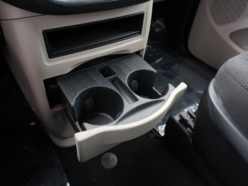 Used 2018 Dodge Grand Caravan SE w/ UConnect Hands-Free Group FWD image 28