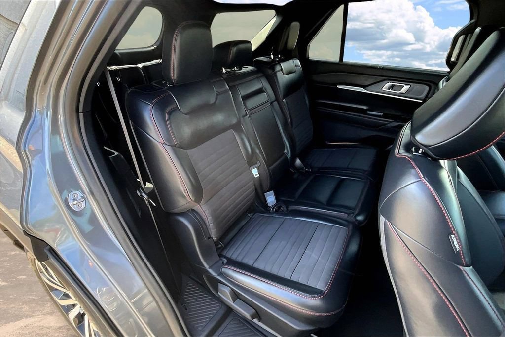 Used 2025 Ford Explorer ST-Line w/ Premium Package RWD image 26