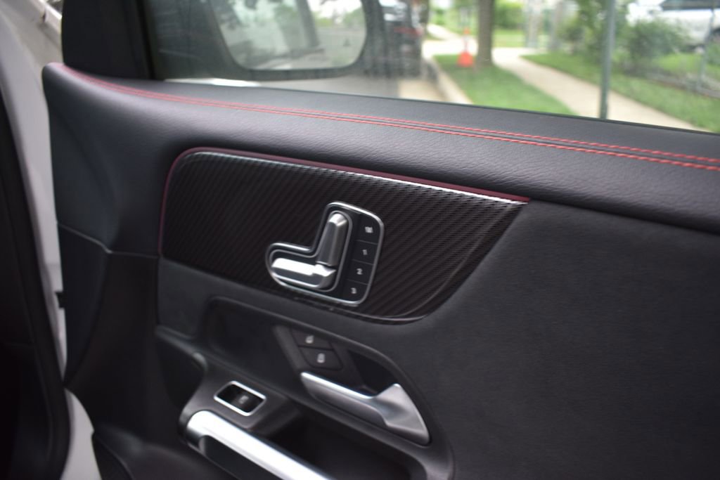 Used 2021 Mercedes-Benz GLB 250 image 22