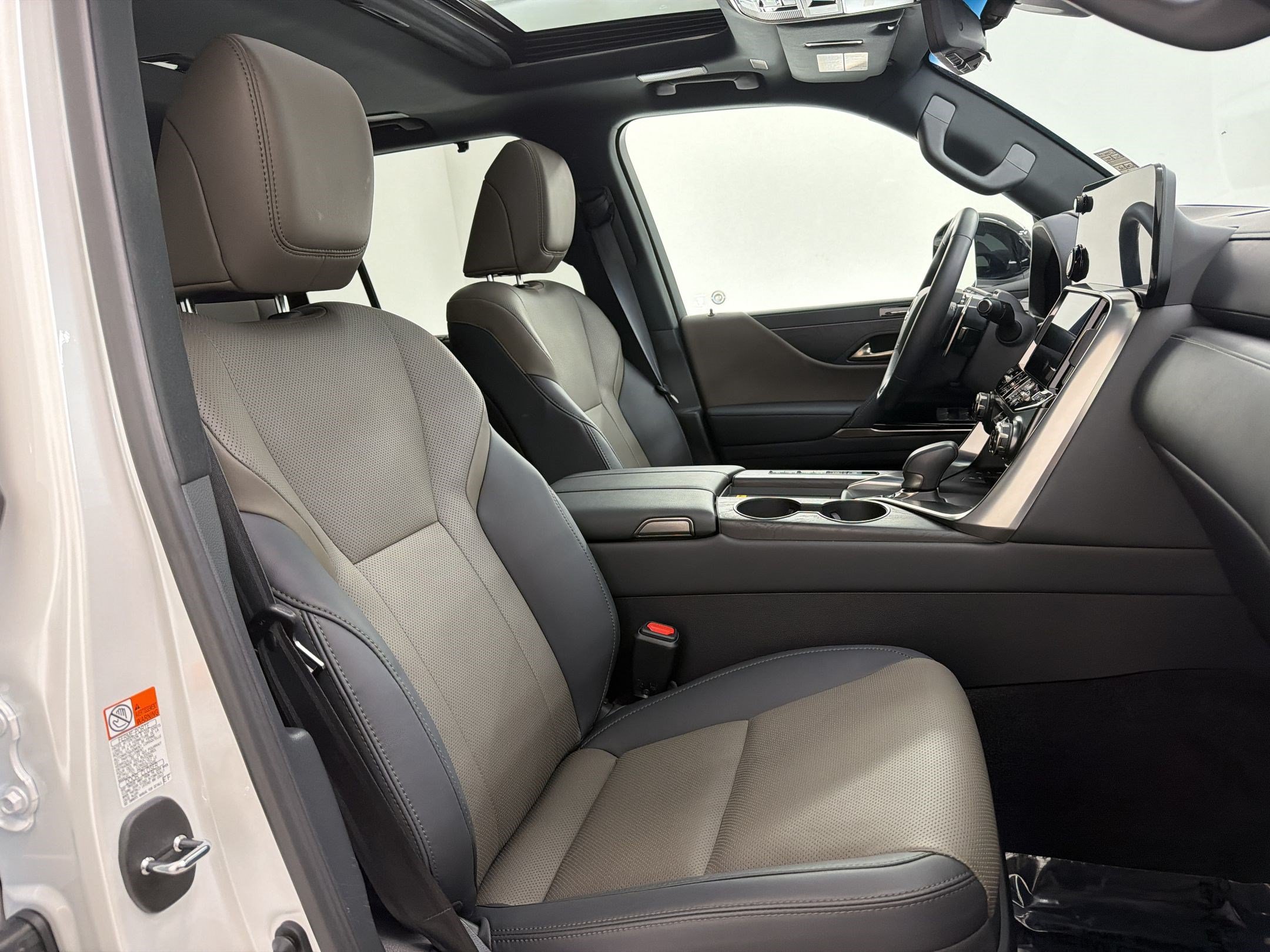 Certified 2025 Lexus LX 700h Overtrail AWD/4WD image 24