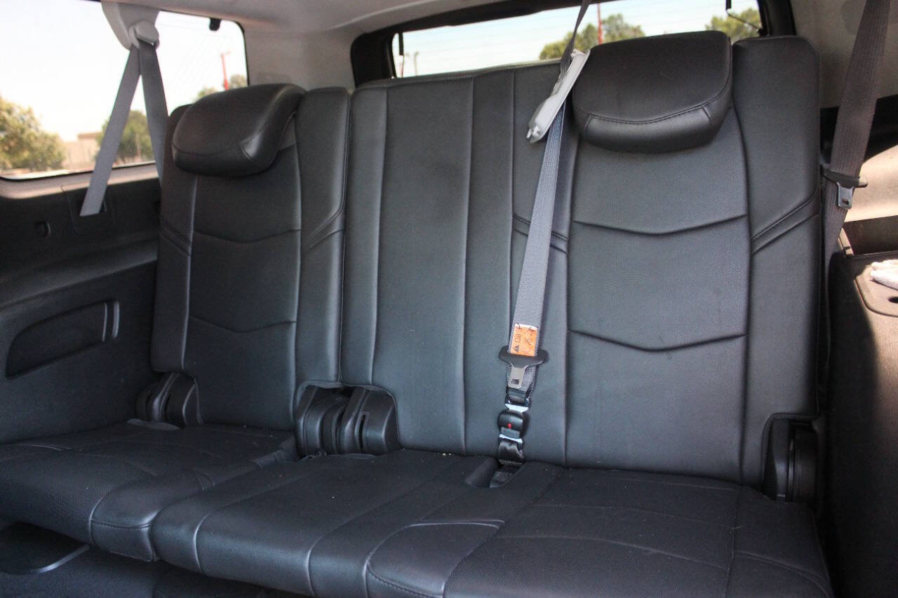 Used 2016 Cadillac Escalade ESV Luxury RWD image 18