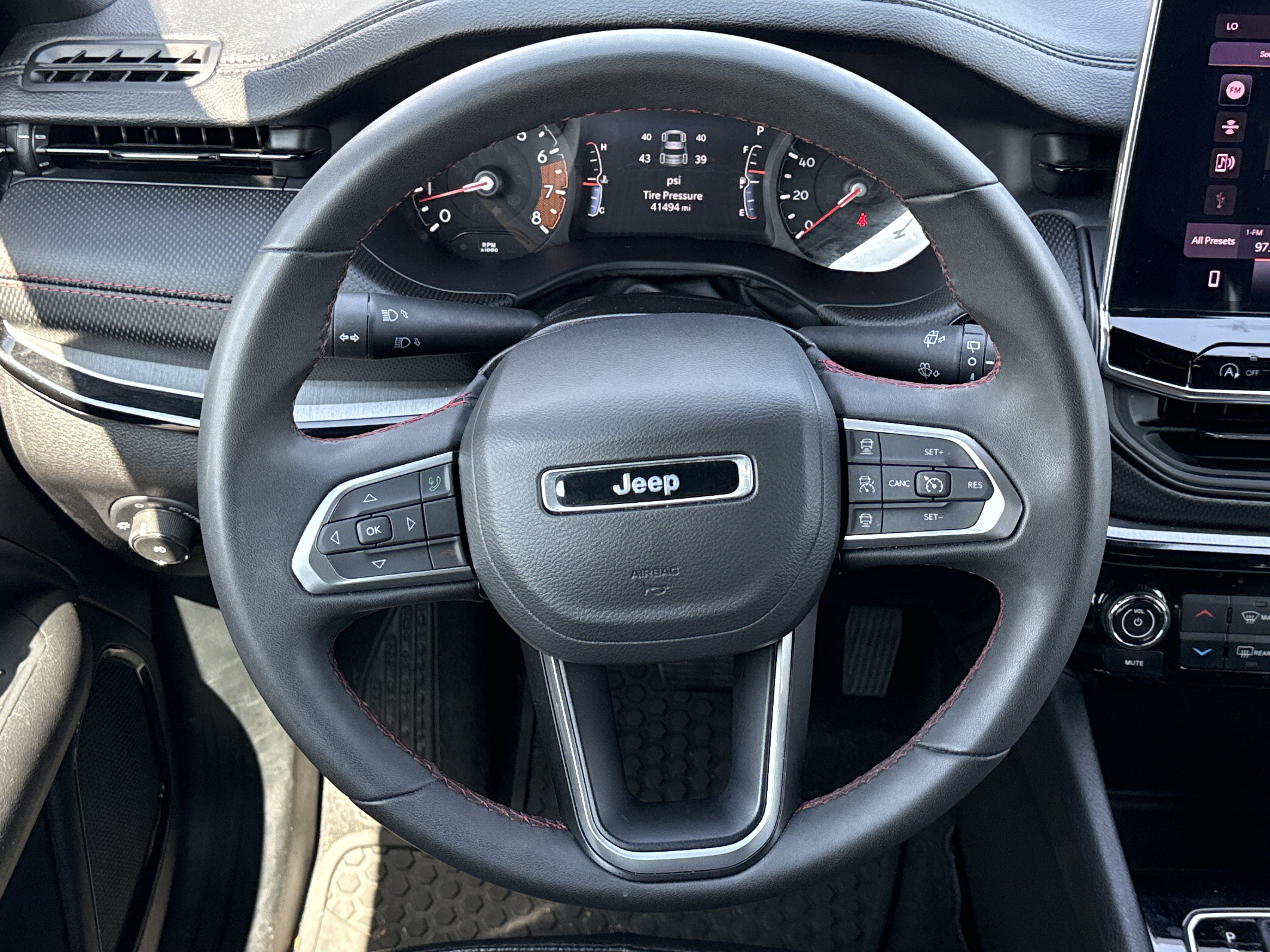 Used 2025 Jeep Compass Trailhawk w/ Trailer Tow Group AWD/4WD image 25