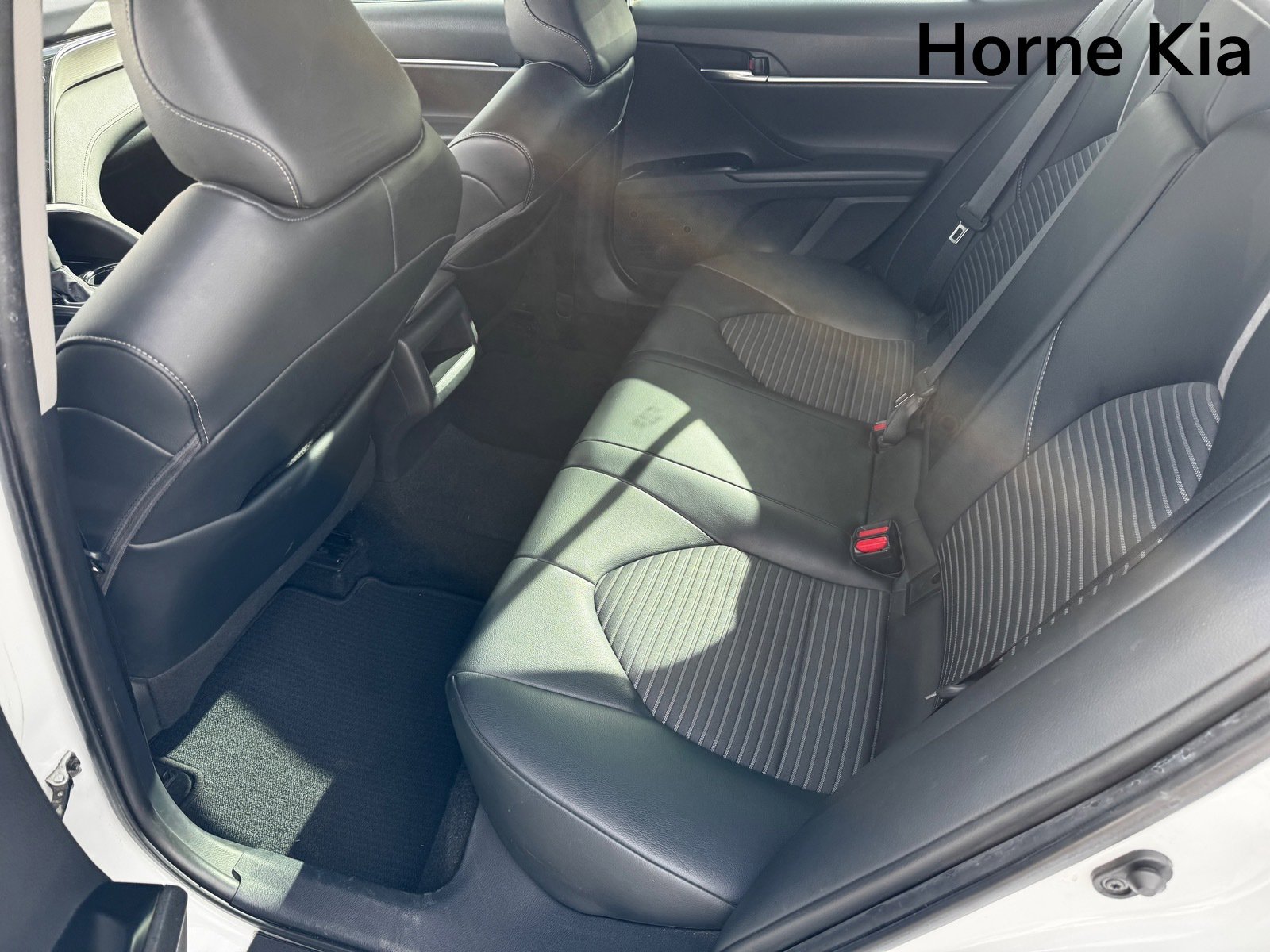 Used 2020 Toyota Camry SE image 12