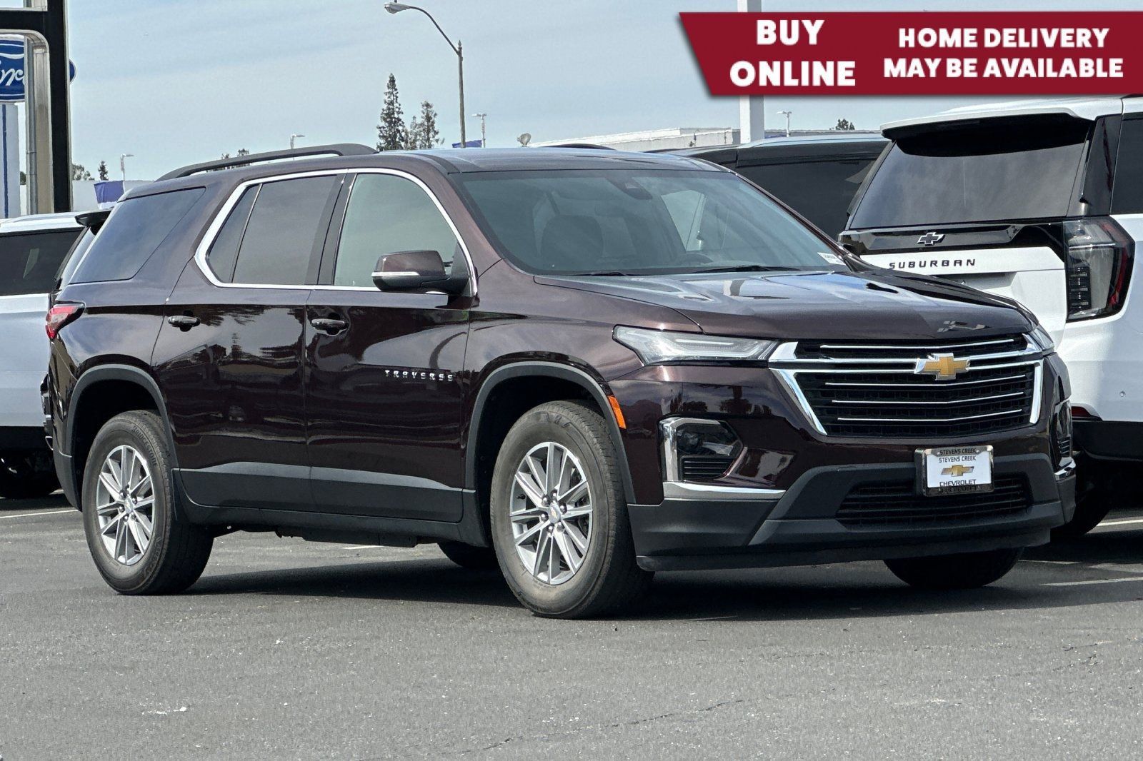 Used 2023 Chevrolet Traverse LT image 1