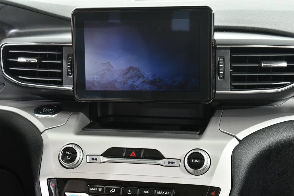 Used 2022 Ford Explorer XLT w/ Equipment Group 202A AWD/4WD image 9