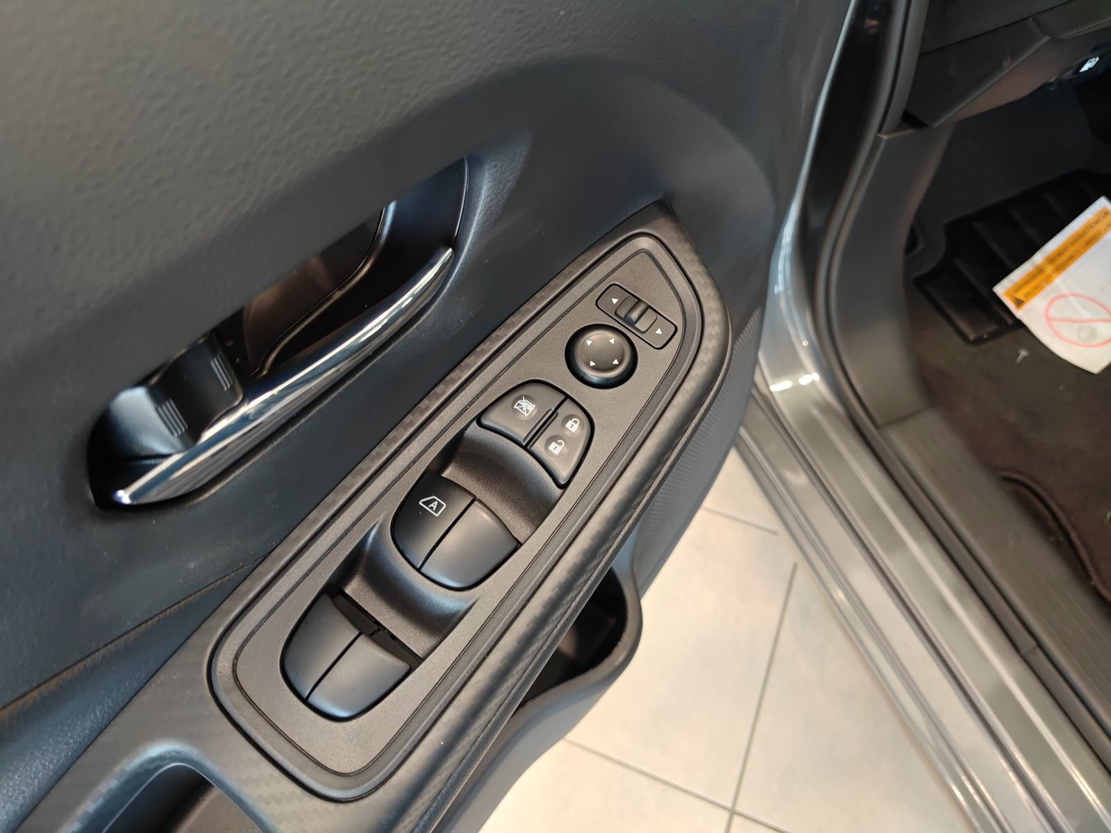 New 2025 Nissan Versa SV w/ Trunk Package FWD image 9