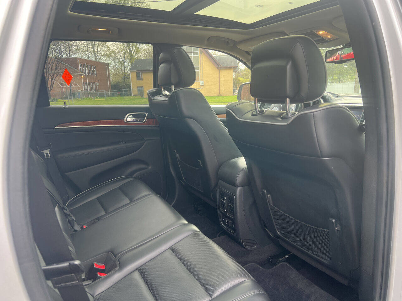 Used 2011 Jeep Grand Cherokee Overland image 7