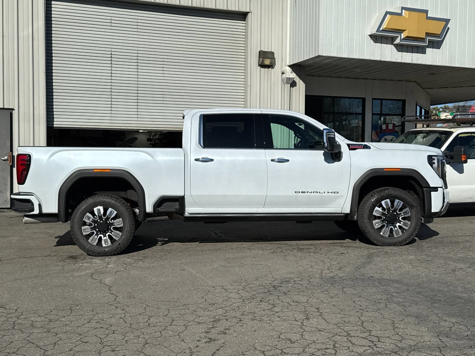 New 2026 GMC Sierra 2500 Denali w/ Denali Reserve Package AWD/4WD image 2