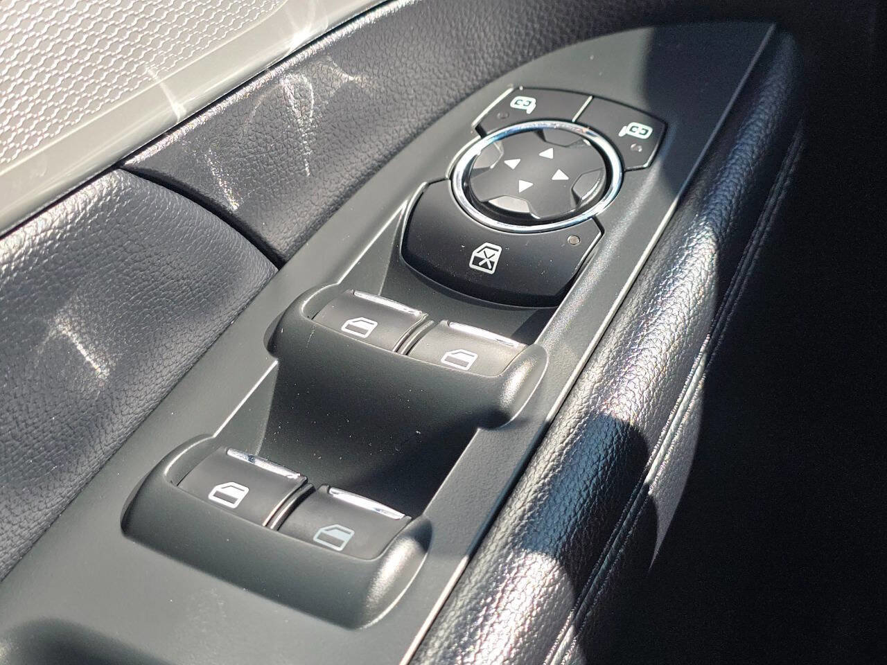 Used 2016 Ford Explorer XLT w/ Equipment Group 202A image 27