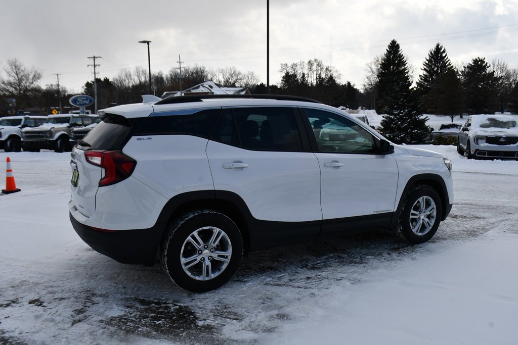 Used 2022 GMC Terrain SLE w/ Driver Convenience Package image 7