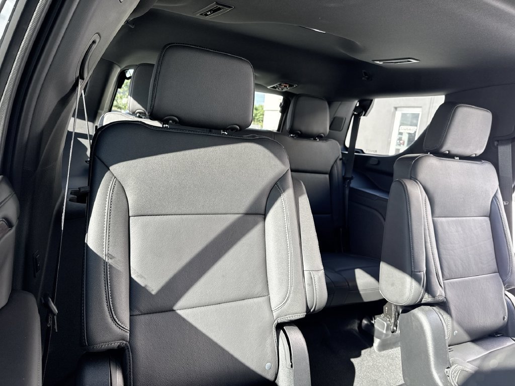 Used 2023 Chevrolet Tahoe Z71 w/ Luxury Package AWD/4WD image 46