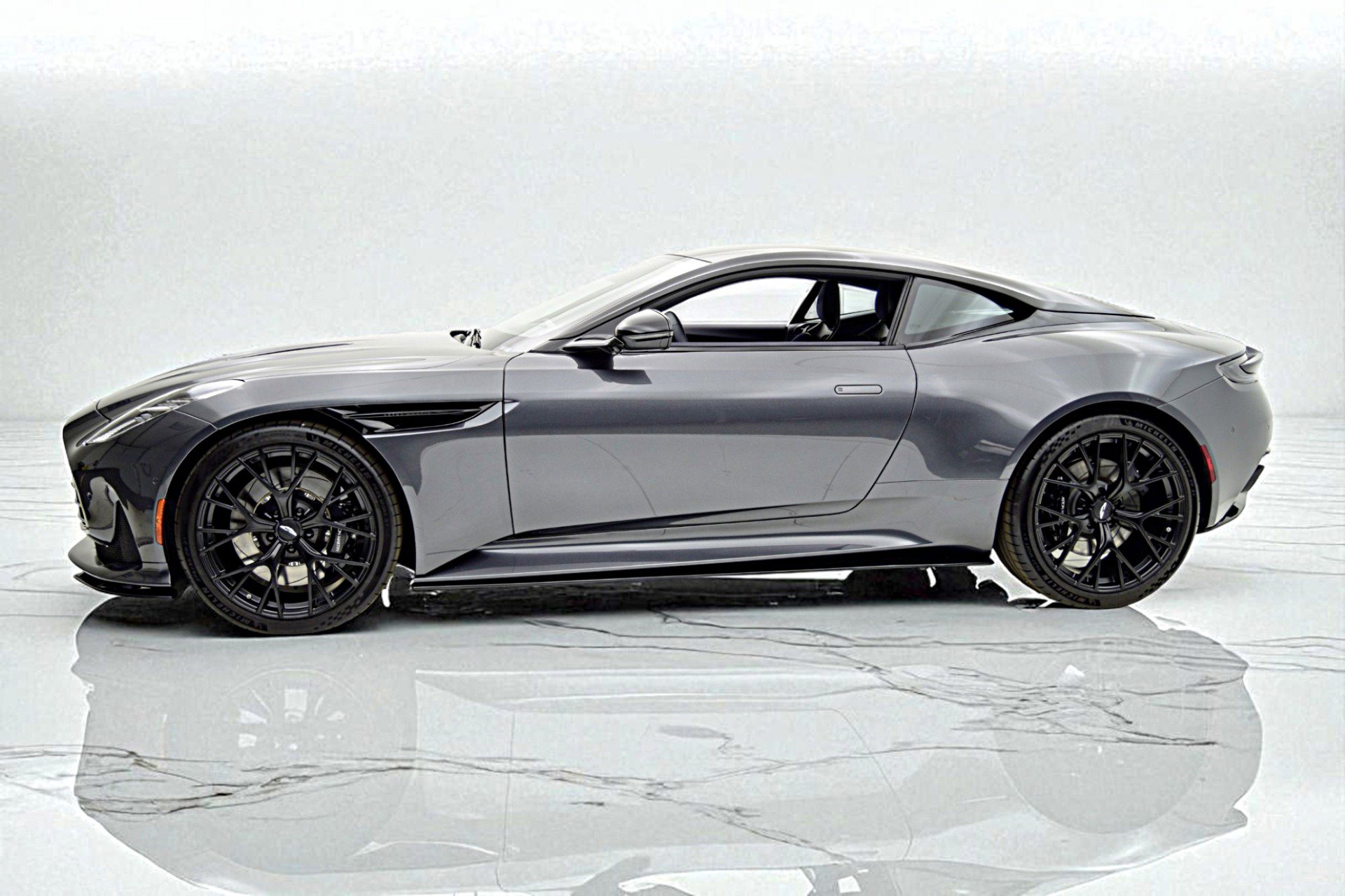 Used 2024 Aston Martin DB12 Coupe image 3