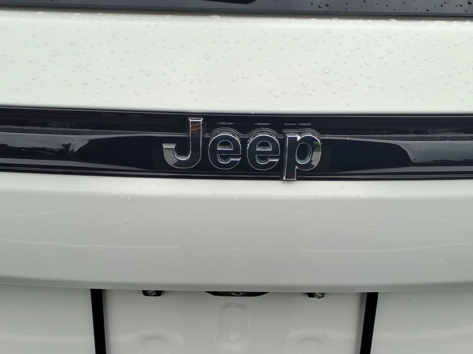 Certified 2023 Jeep Grand Cherokee Limited w/ Luxury Tech Group II AWD/4WD image 15