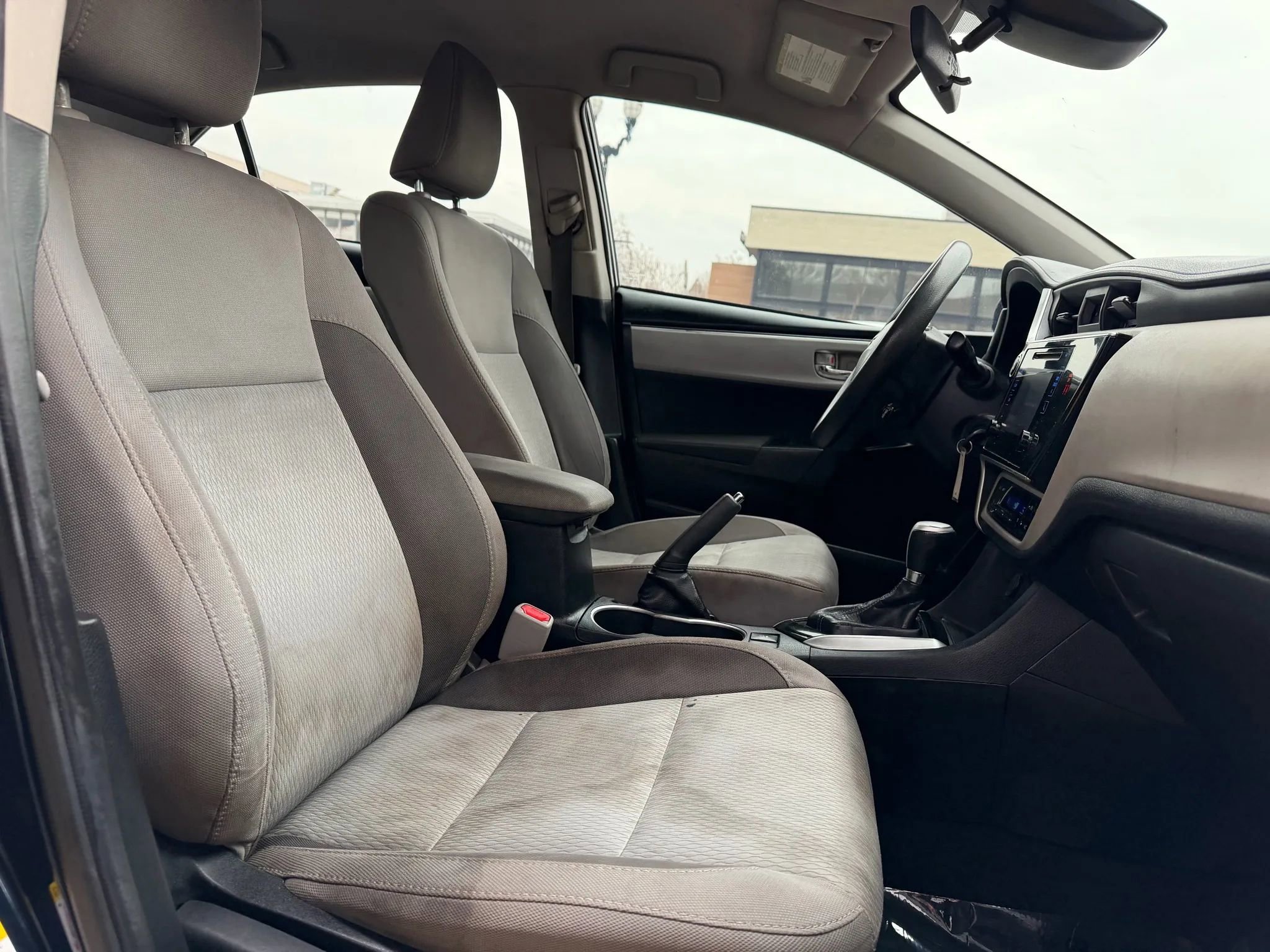 Used 2018 Toyota Corolla LE image 16