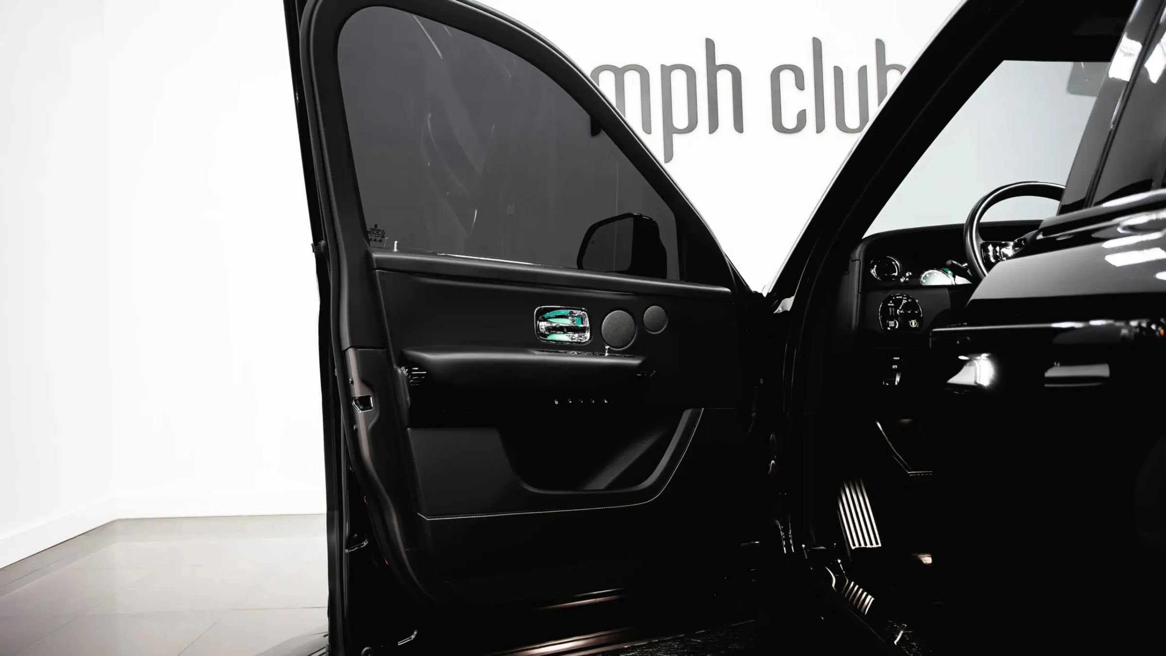 Used 2021 Rolls-Royce Cullinan AWD/4WD image 35