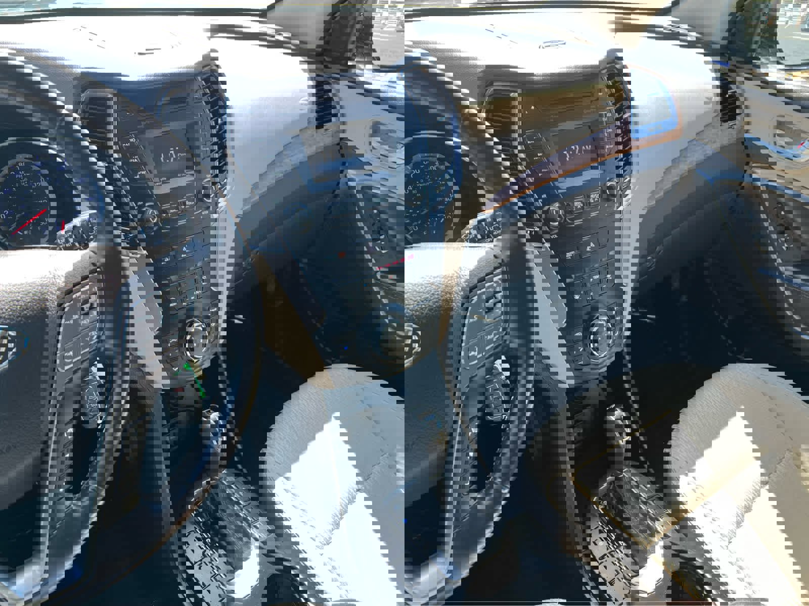 Used 2014 Hyundai Santa Fe GLS image 35