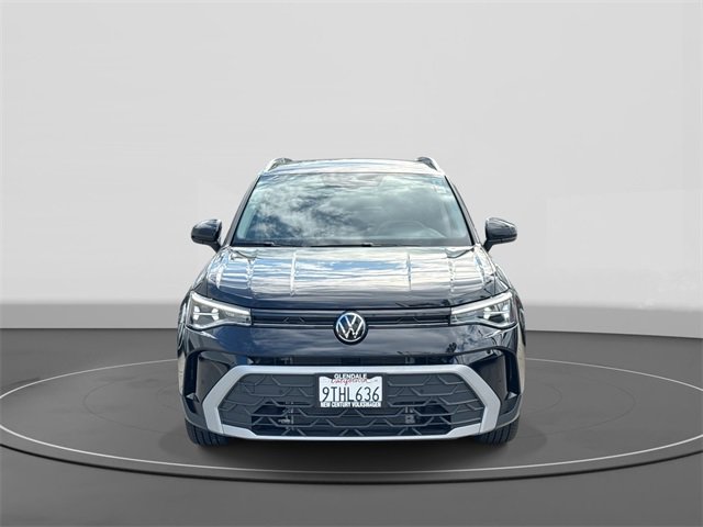 Certified 2025 Volkswagen Taos SE image 2