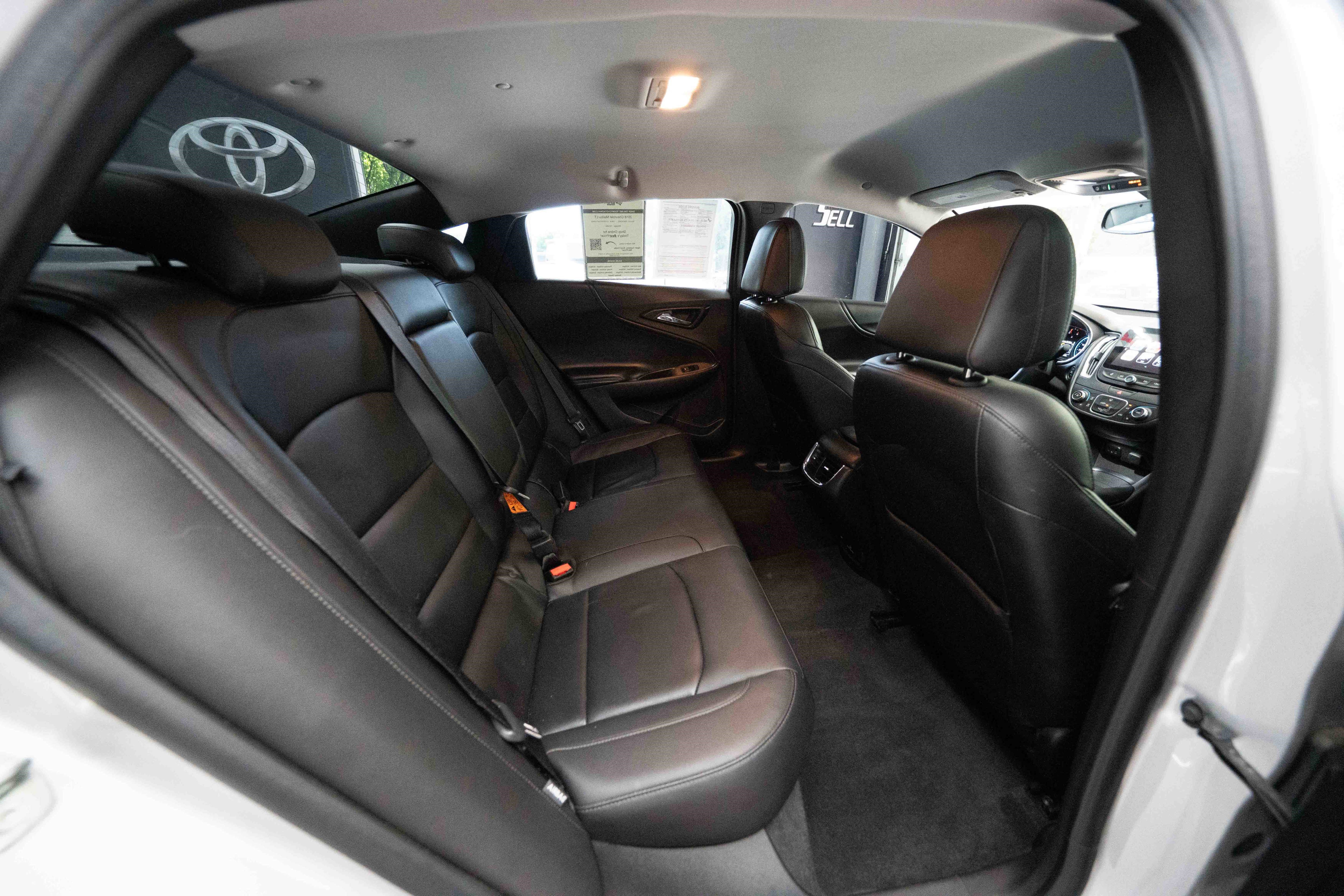 Used 2018 Chevrolet Malibu LT w/ Leather Package FWD image 24