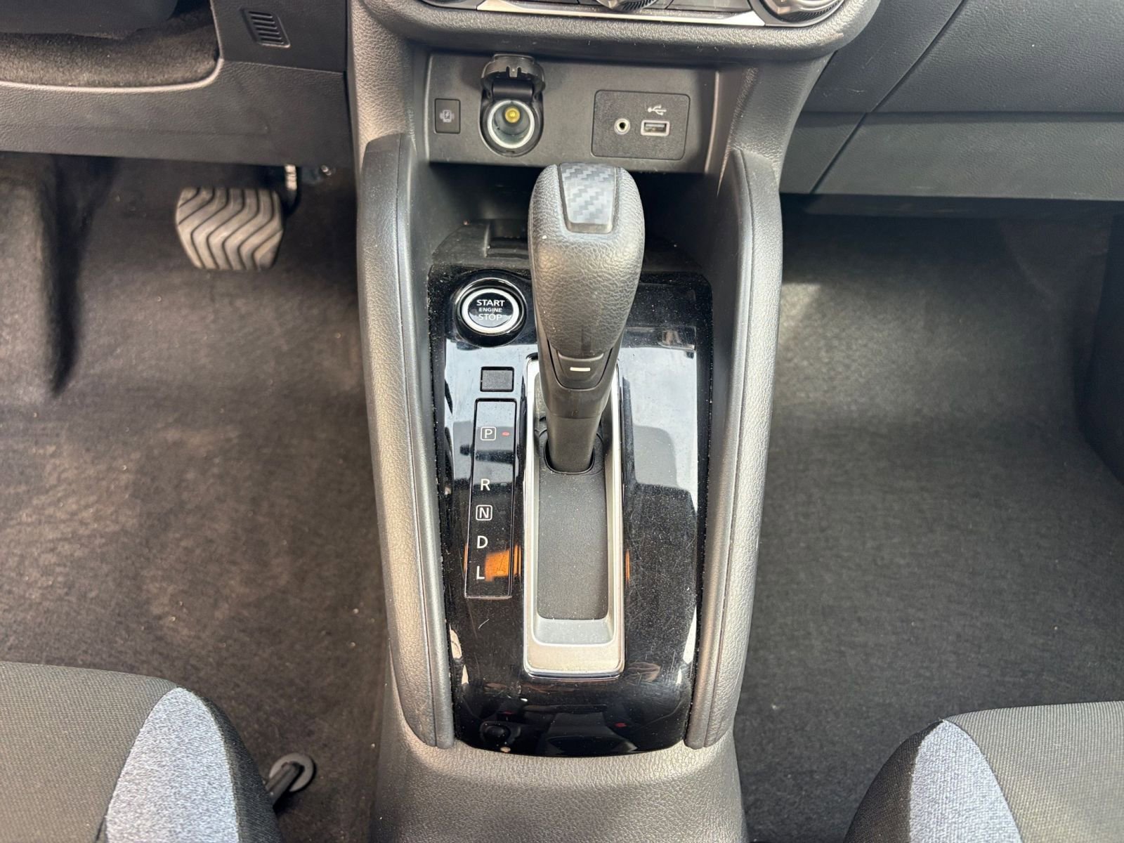 Used 2025 Nissan Versa SV image 42