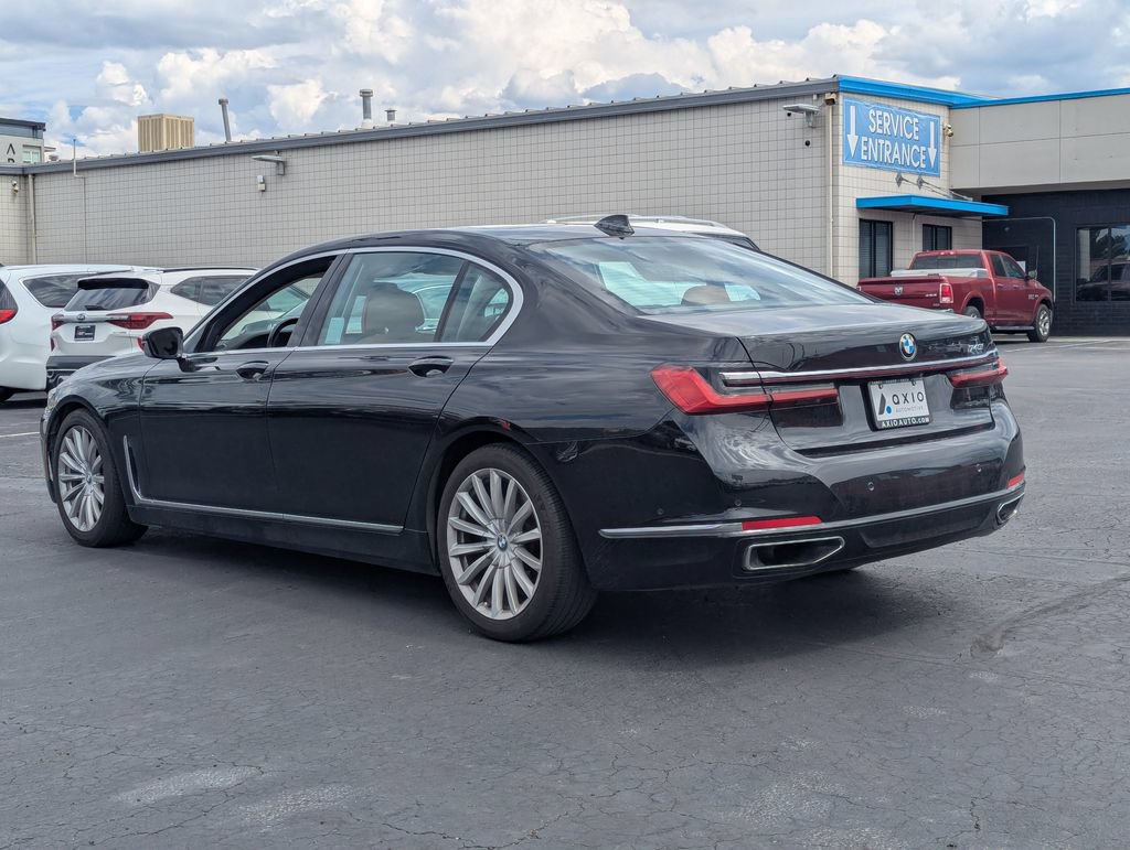 Used 2022 BMW 740i w/ Premium Package RWD image 7
